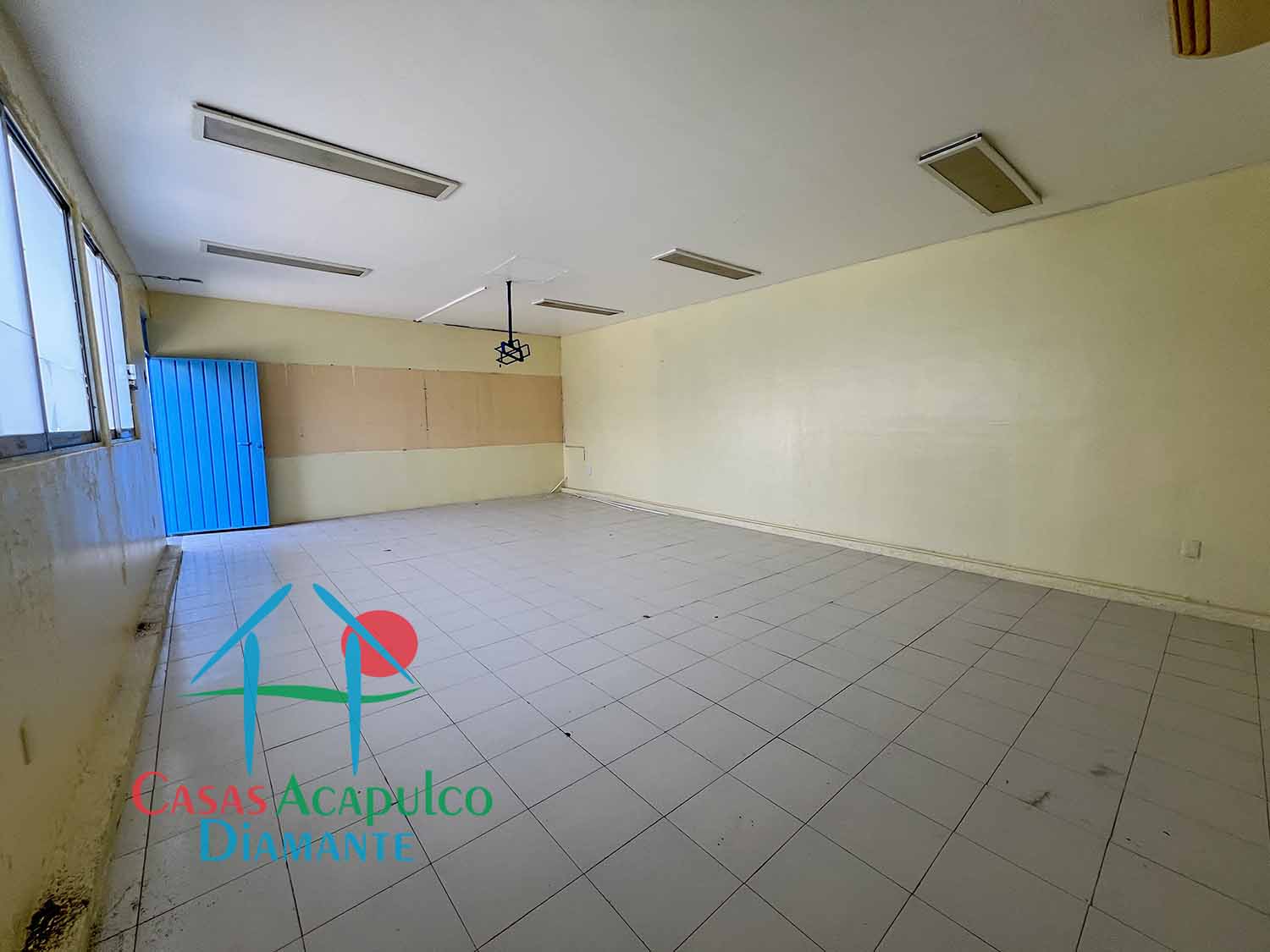 Centro Escolar La Paz sección secundaria - Salón cinco 8